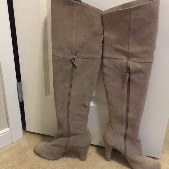 Beautiful suede over the knee boots - Picture 3 of 3